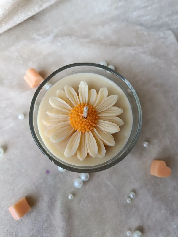 Daisy_Flower_With_Champa_Aroma_Candle