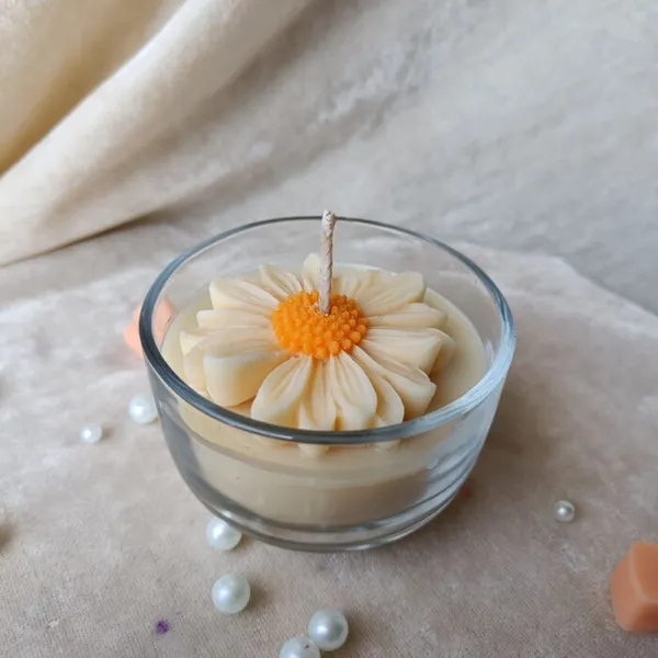 Daisy_Flower_With_Champa_Aroma_Candle