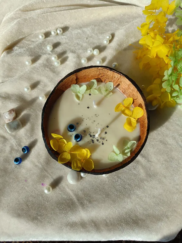Coconut_Shell_Candle_With_Night_Queen_Aroma_Candle