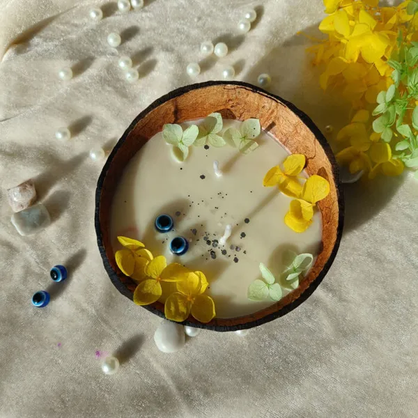 Coconut_Shell_Candle_With_Night_Queen_Aroma_Candle