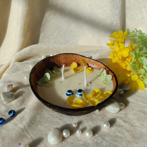 Coconut_Shell_Candle_With_Night_Queen_Aroma_Candle