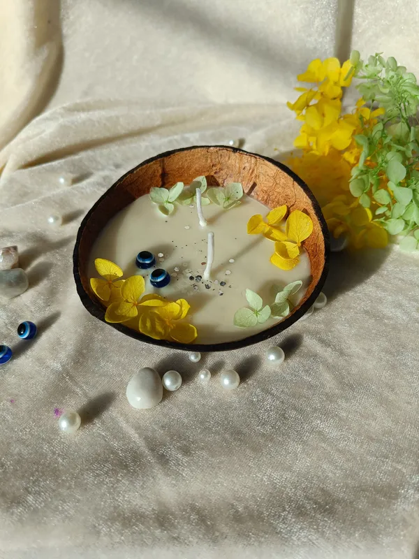 Coconut_Shell_Candle_With_Night_Queen_Aroma_Candle