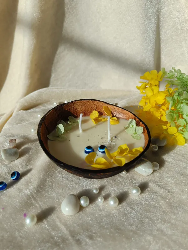Coconut_Shell_Candle_With_Night_Queen_Aroma_Candle