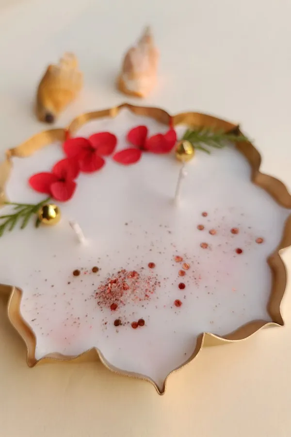 Red_Rose_Aroma_Candle_With_Christmas_Theme_Candle