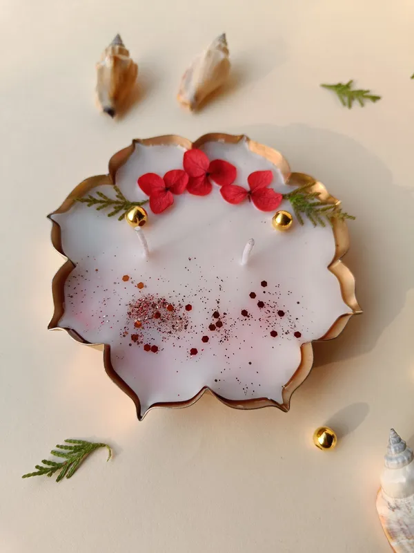 Red_Rose_Aroma_Candle_With_Christmas_Theme_Candle