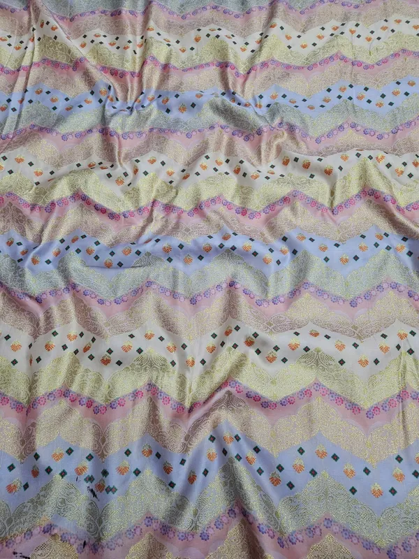 Soft_Shimmer_Position_Print_With_Heavy_Jaquard_Design