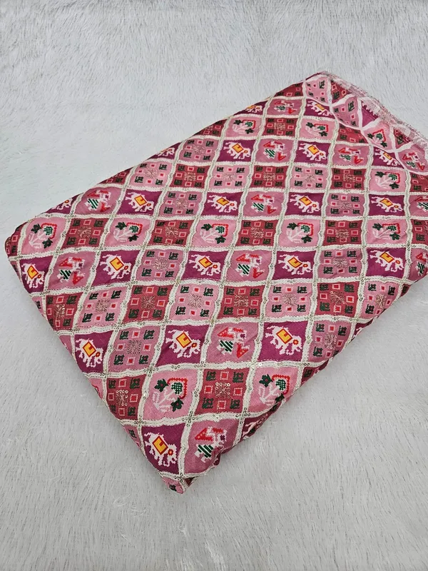 Onion_Patola_Position_Print_On_D_Crepe_Fabric