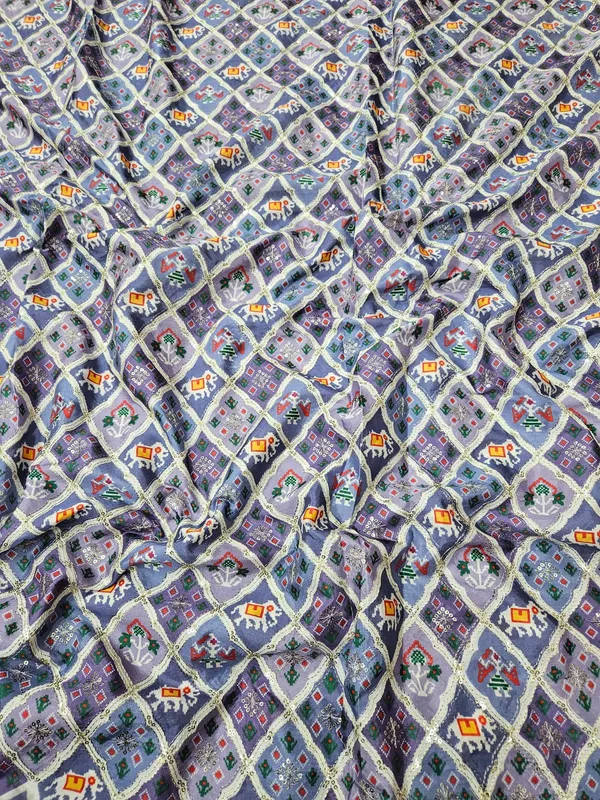 Lavender_Patola_Position_Print_On_D_Crepe_Fabric