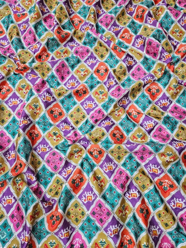 Multi_Colour_Patola_Position_Print_On_D_Crepe_Fabric