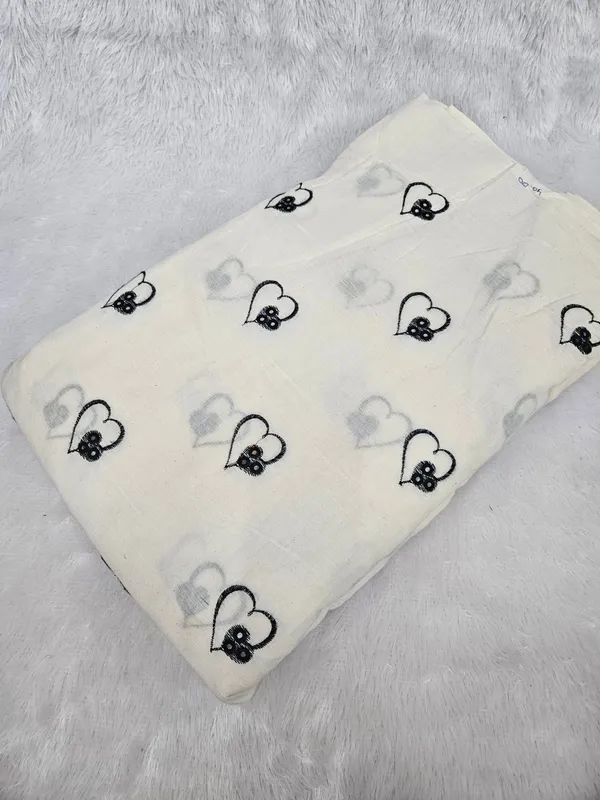 Heart_Thread_Embroidery_On_Dyeable_Kora_Cotton