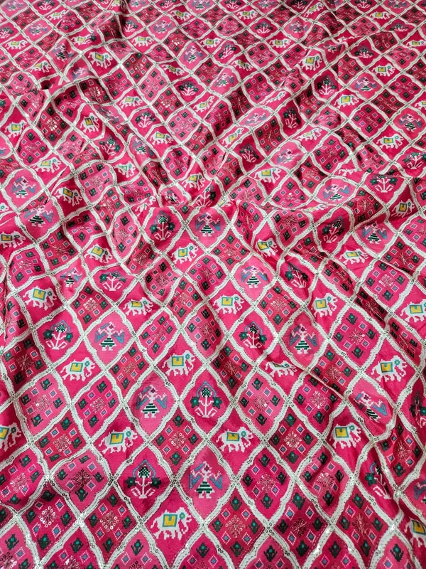 Pink_Patola_Position_Print_On_D_Crepe_Fabric