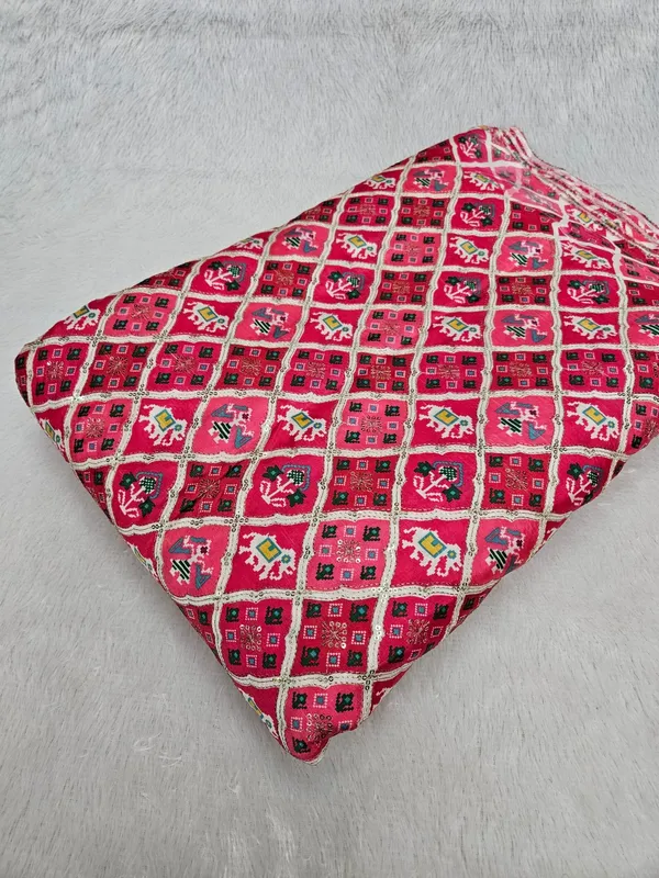 Pink_Patola_Position_Print_On_D_Crepe_Fabric