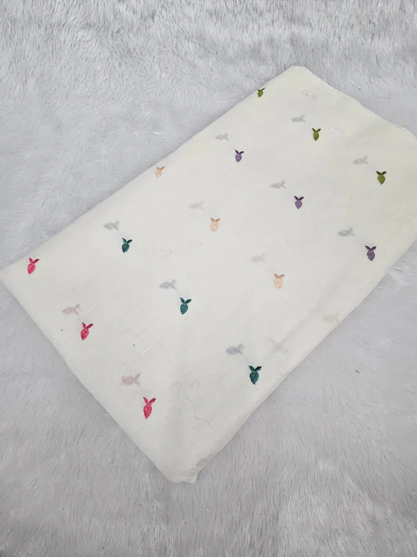 Multi_Thread_Butti_On_Dyeable_Kora_Cotton