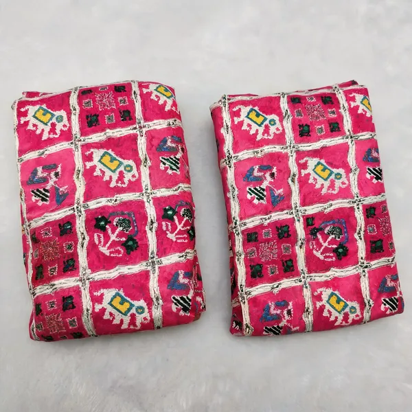 Pink_Patola_Position_Print_On_D_Crepe_Fabric