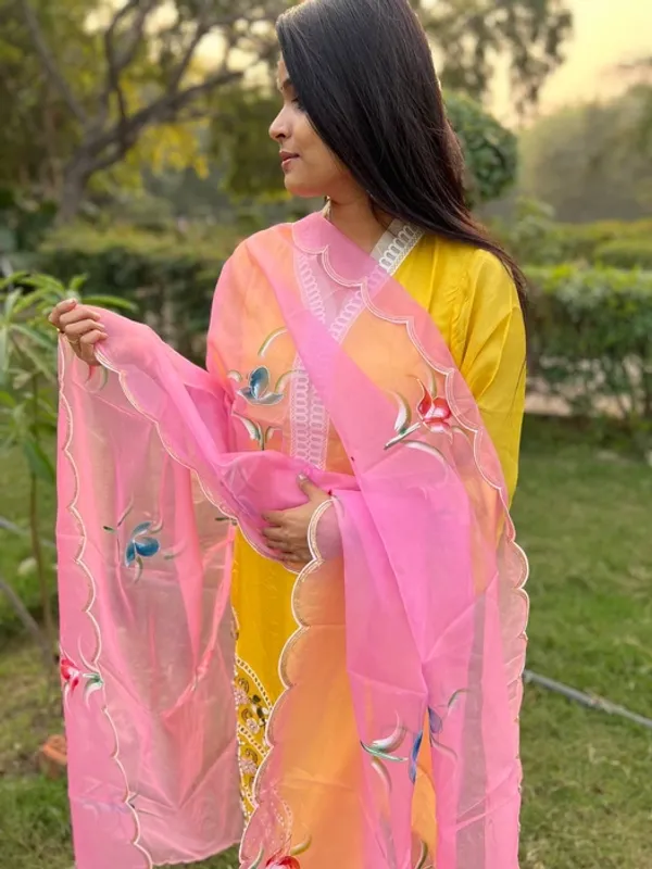 Pink_Organza_Hand_Painted_Sequin_Border_Dupatta_For_Women