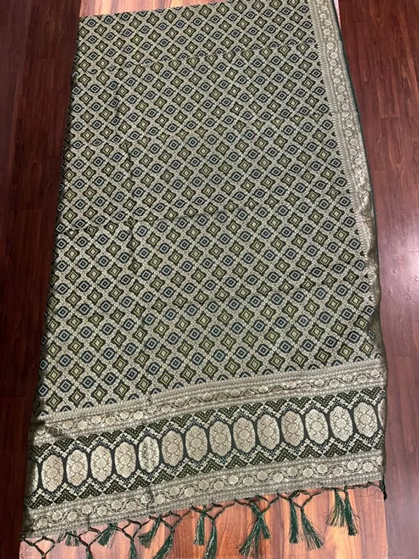 Multicolor_Viscose_Silk_Banarasi_Bandhani_Zari_Tassel_Dupatta_For_Women
