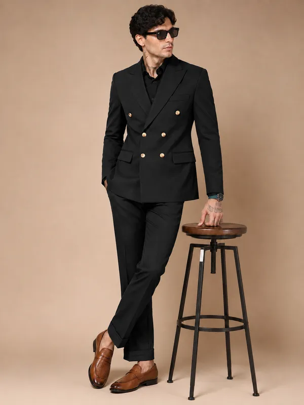 Black_Double_Breasted_Suit_For_Men