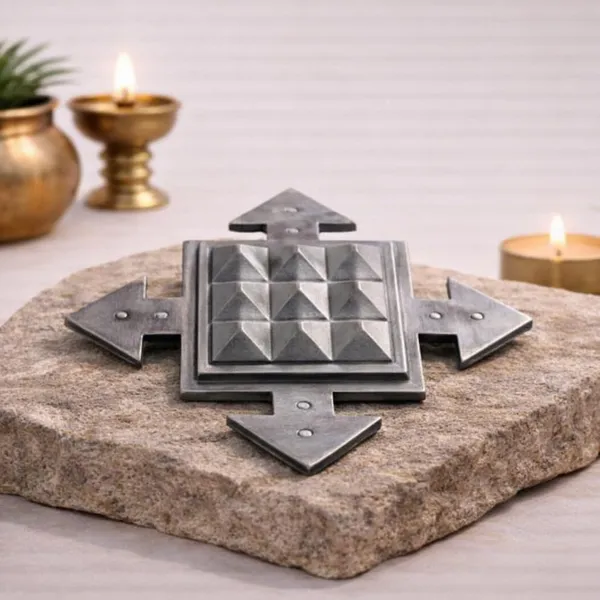 Zinc_Four_Direction_Arrow_Plate_Vastu_Remedy_For_Home_Office_Energy_Balancing_Vastu_Dosh_Correction_Positive_Energy_Enhancer_Non_Demolition_Vastu_Solution