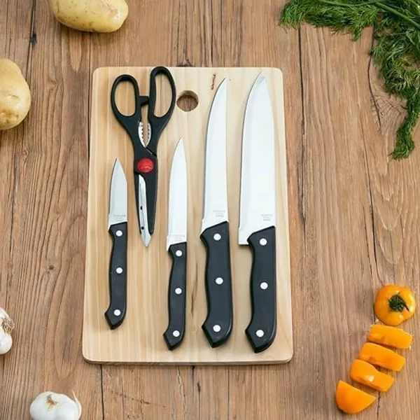 Kitchen_Knife_Set_With_Scissors_And_Cutting_Board