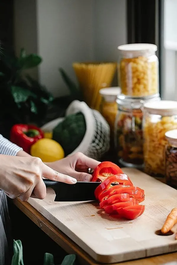 Kitchen_Knife_Set_With_Scissors_And_Cutting_Board