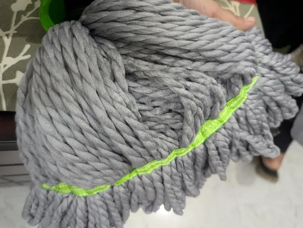 Microfiber_Floor_Mop_With_Self_Wringing_System