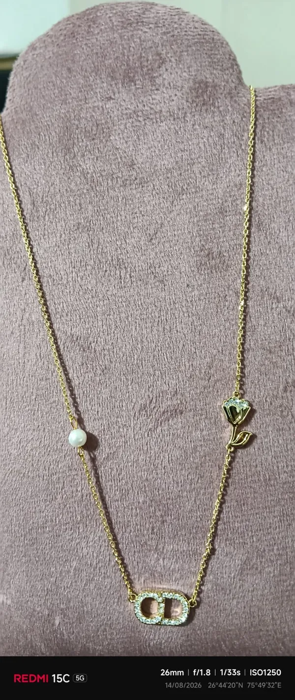Gold_Tone_Floral_Pendant_Necklace_For_Women