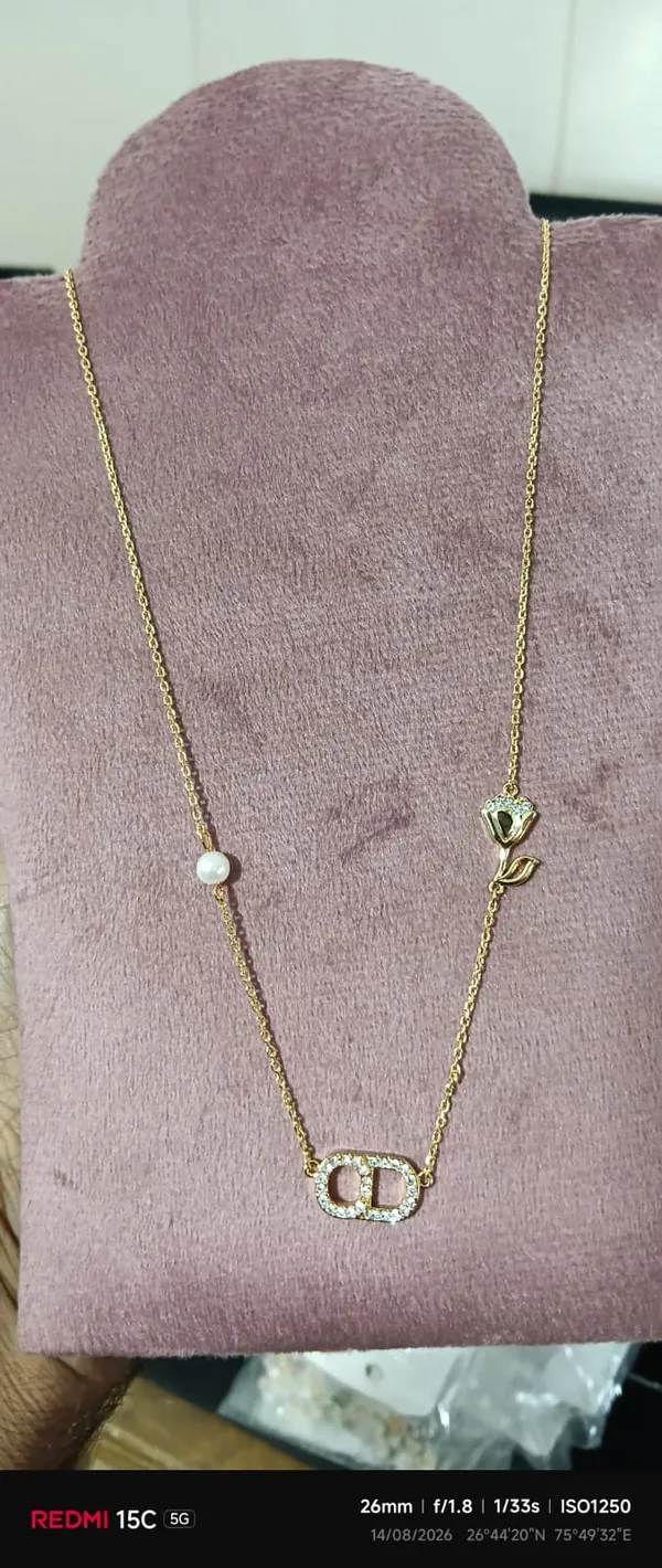 Gold_Tone_Floral_Pendant_Necklace_For_Women