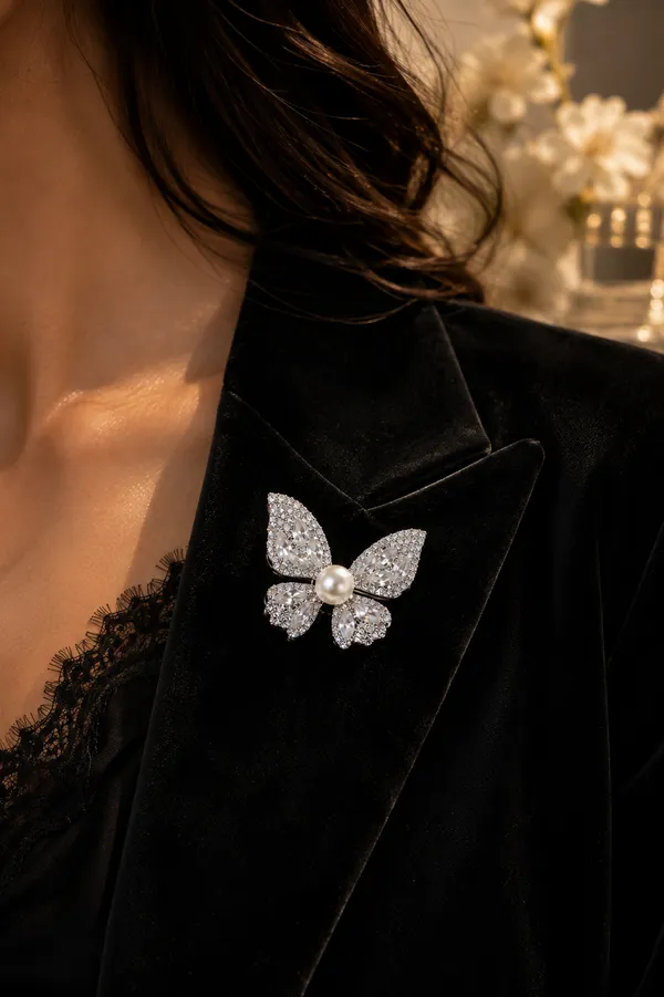 Silver_Butterfly_Brooch_For_Women