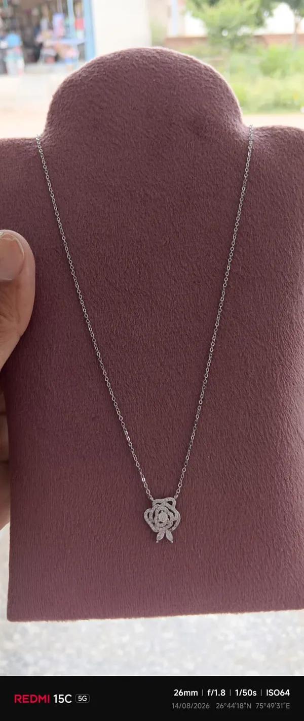 Silver_Tone_Floral_Pendant_Necklace_For_Women