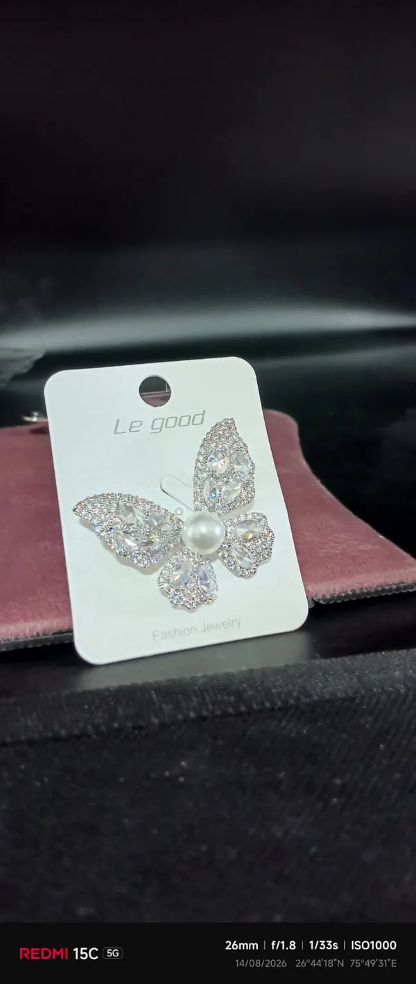 Silver_Butterfly_Brooch_For_Women