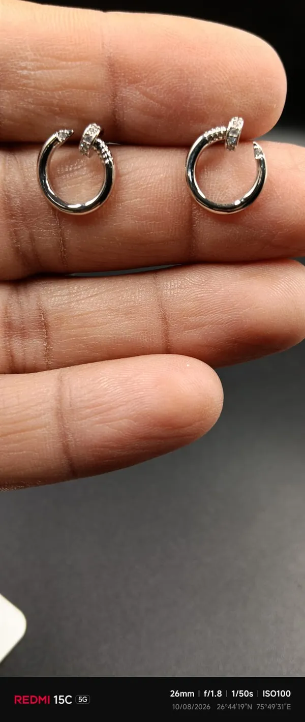 Silver_Tone_Hoop_Earrings_For_Women