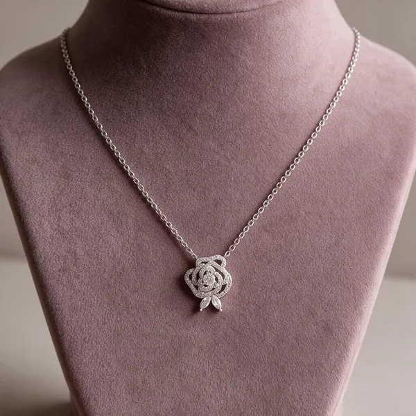 Silver_Tone_Floral_Pendant_Necklace_For_Women