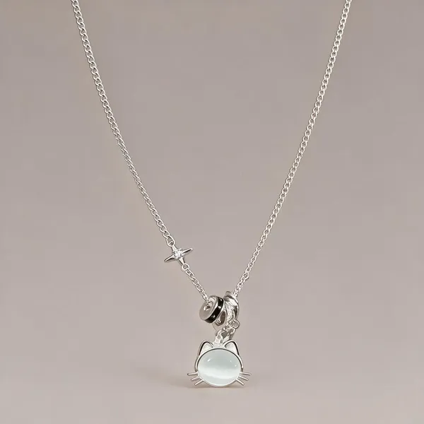 Silver_Tone_Decorative_Pendant_Necklace