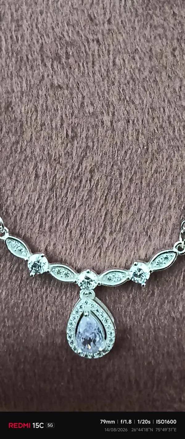 Silver_Tone_Floral_Teardrop_Pendant_Necklace_For_Women