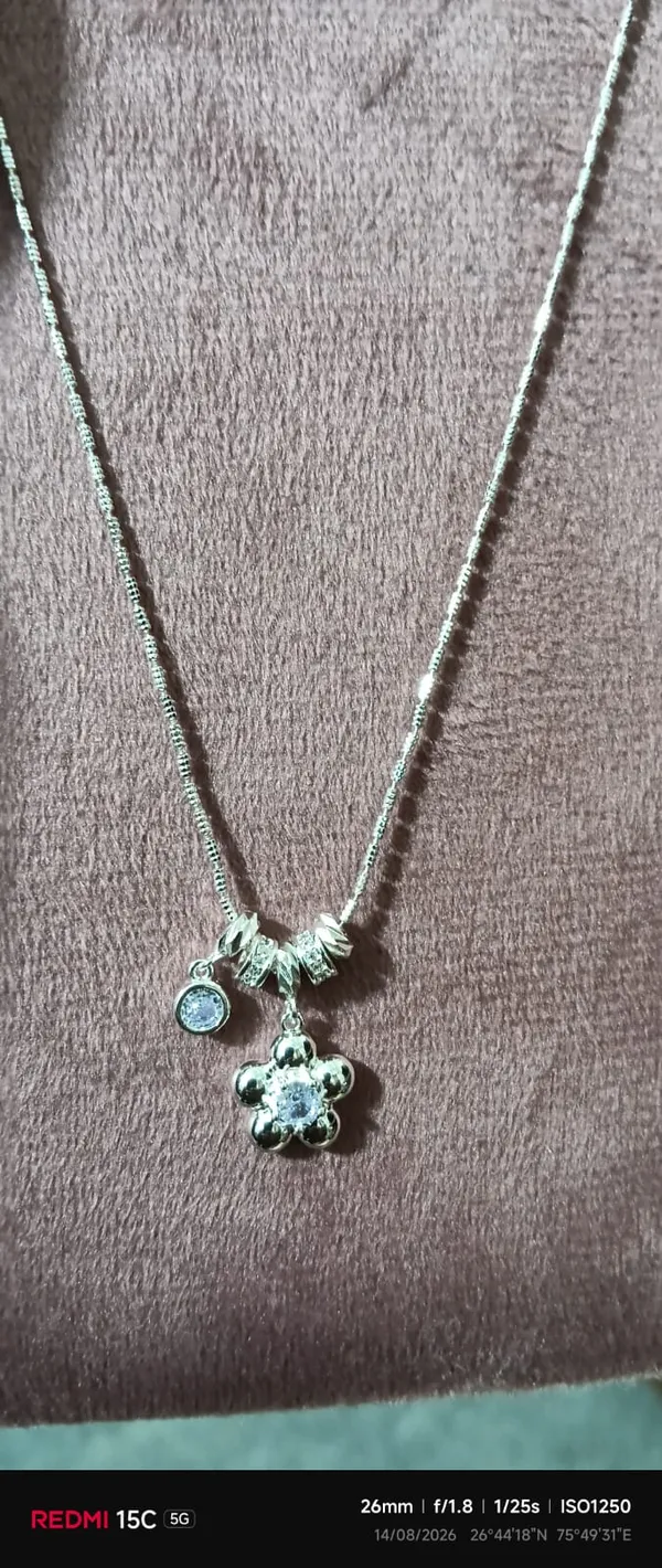 Silver_Tone_Floral_Pendant_Necklace_For_Women