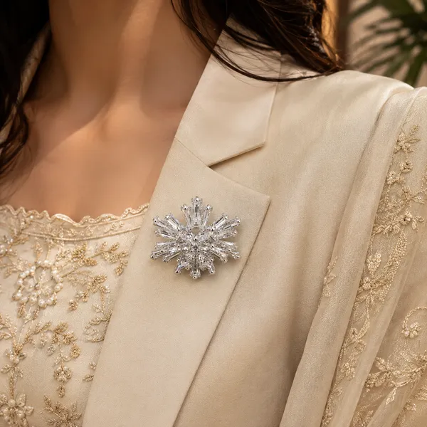 Silver_Crystal_Flower_Brooch