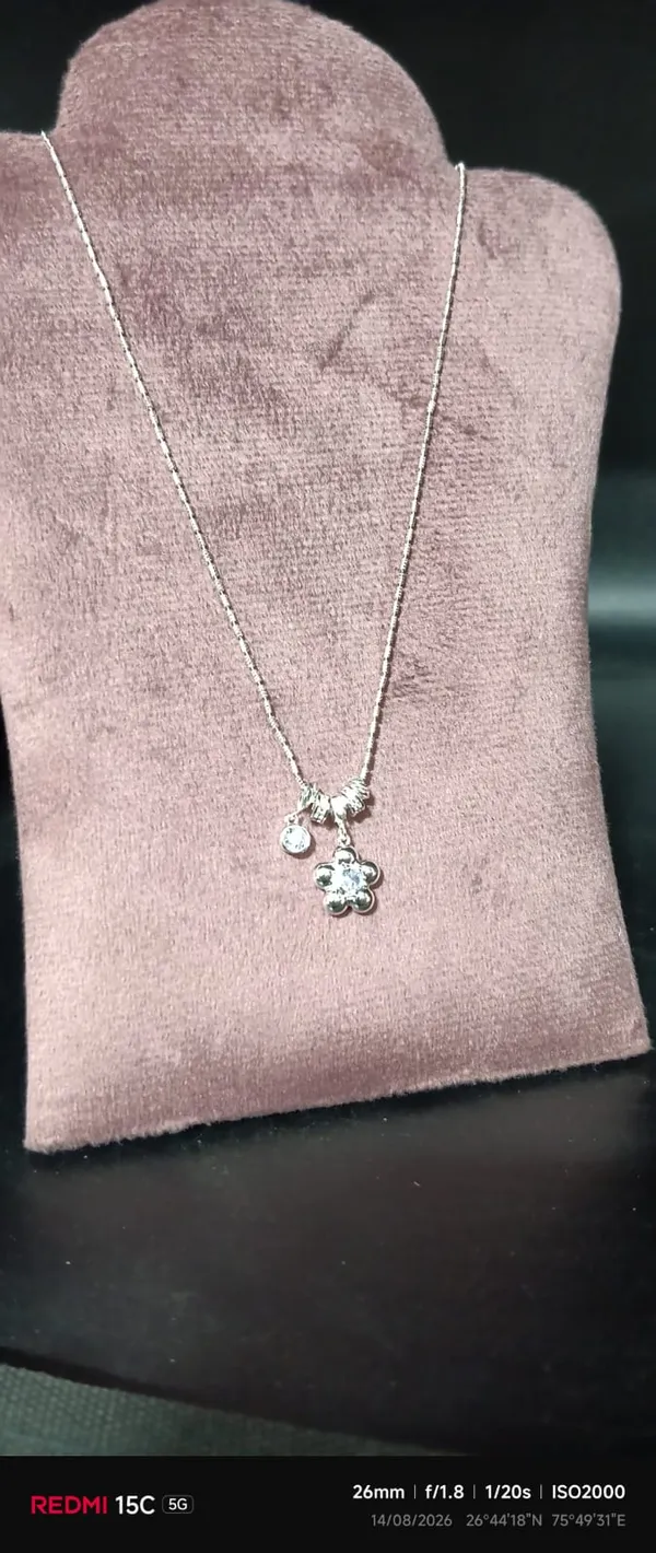 Silver_Tone_Floral_Pendant_Necklace_For_Women