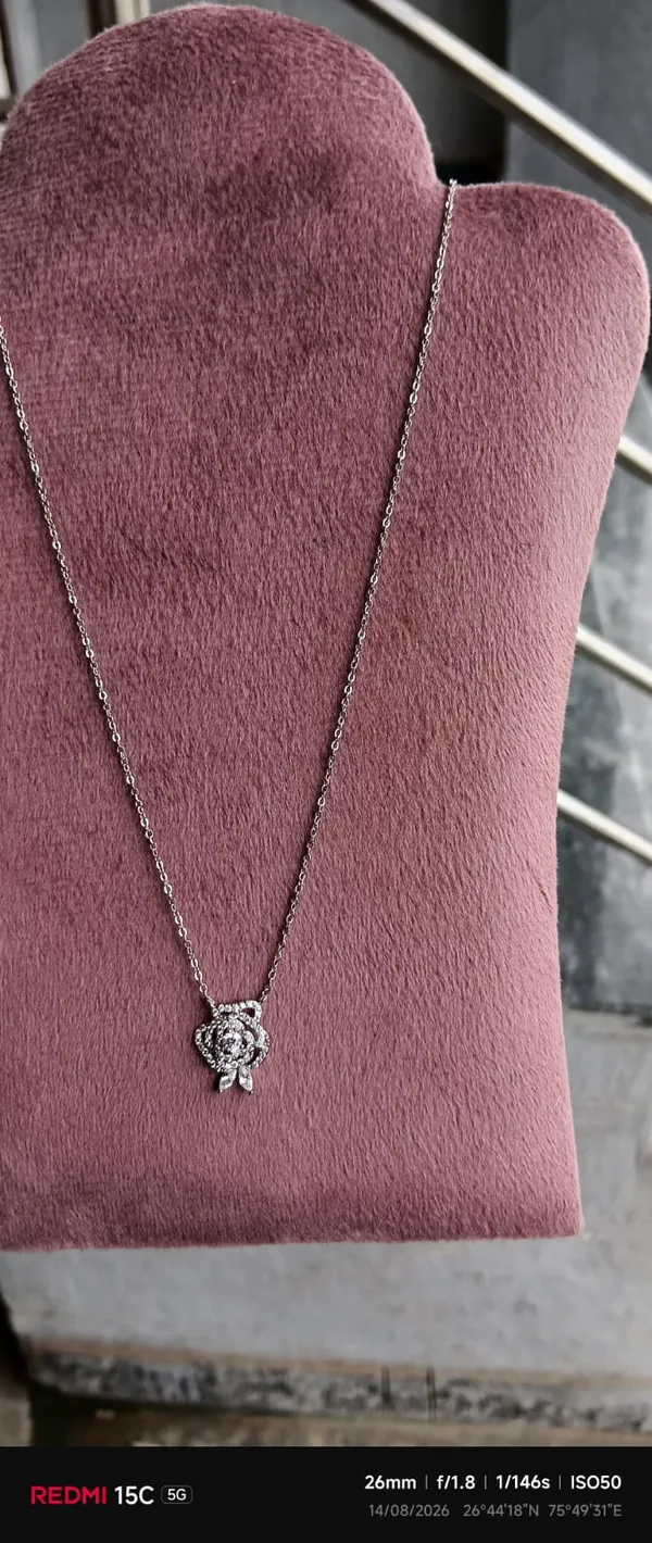 Silver_Tone_Floral_Pendant_Necklace_For_Women