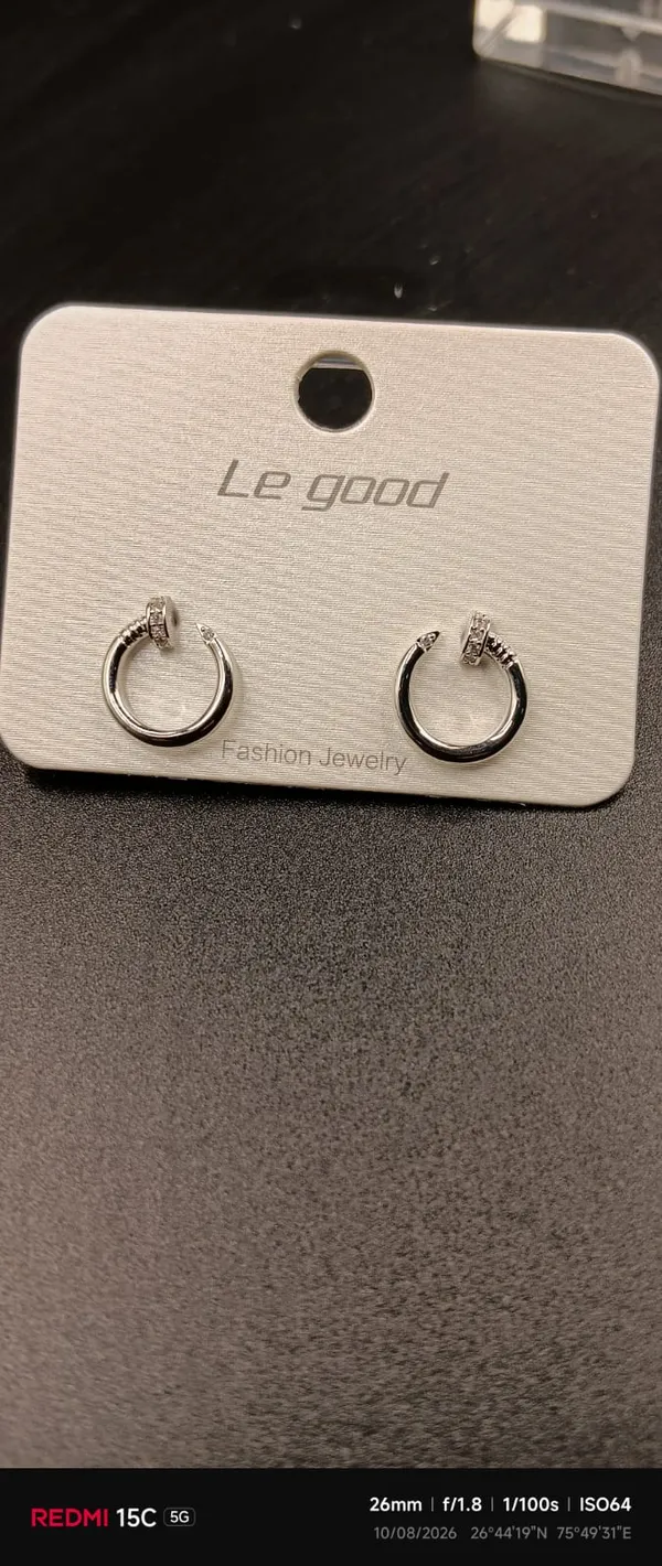 Silver_Tone_Hoop_Earrings_For_Women