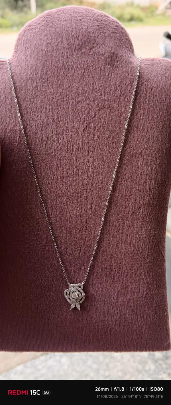 Silver_Tone_Floral_Pendant_Necklace_For_Women
