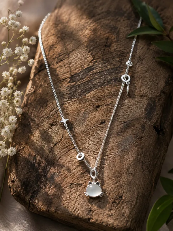 Silver_Tone_Decorative_Pendant_Necklace