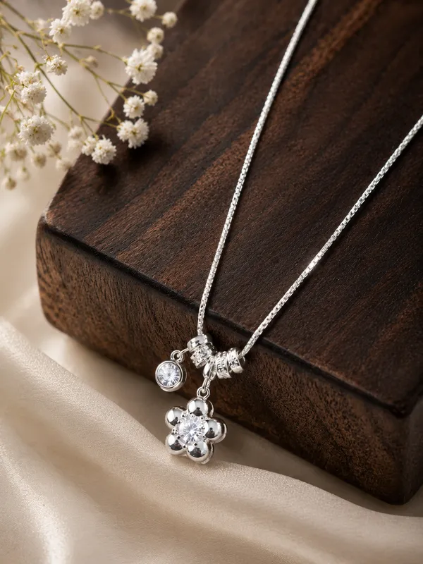 Silver_Tone_Floral_Pendant_Necklace_For_Women