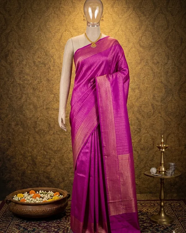 Magenta_Textured_Traditional_Saree_for_Women