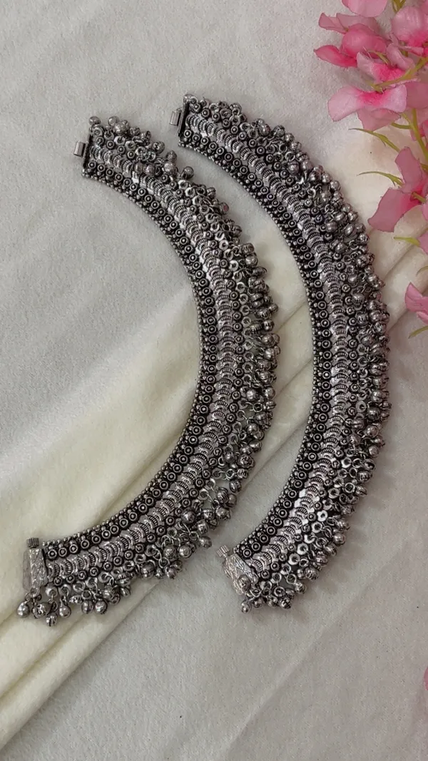 Silver-Tone_Oxidized_Traditional_Anklets_for_Women