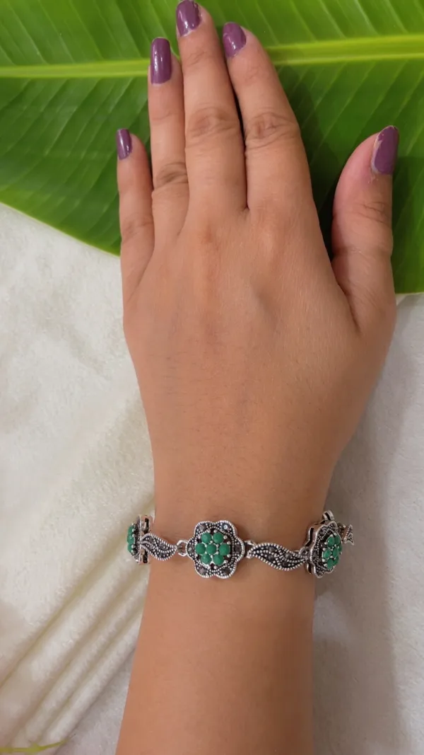 Silver-Tone_Oxidized_Link_Bracelet_for_Women