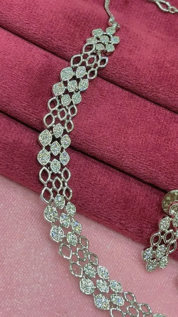 Silver-Toned_Stone-Studded_Necklace_And_Earrings_Set_for_Women