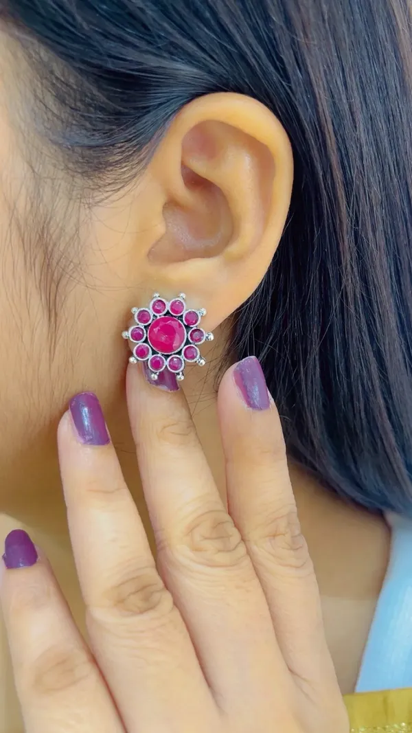 Silver_Tone_Floral_Stud_Earrings_for_Women