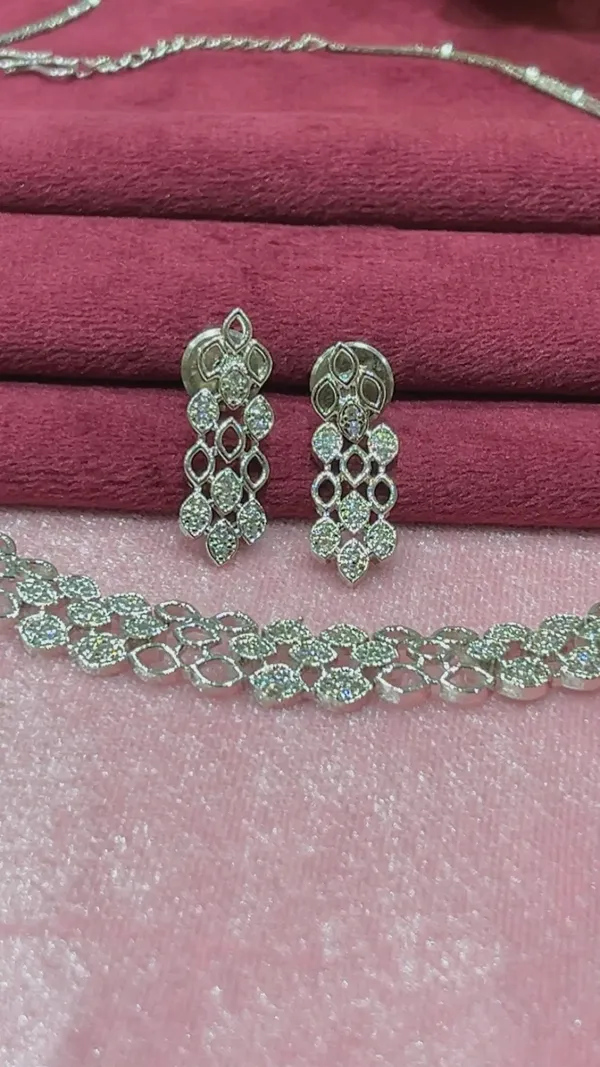 Silver-Toned_Stone-Studded_Necklace_And_Earrings_Set_for_Women