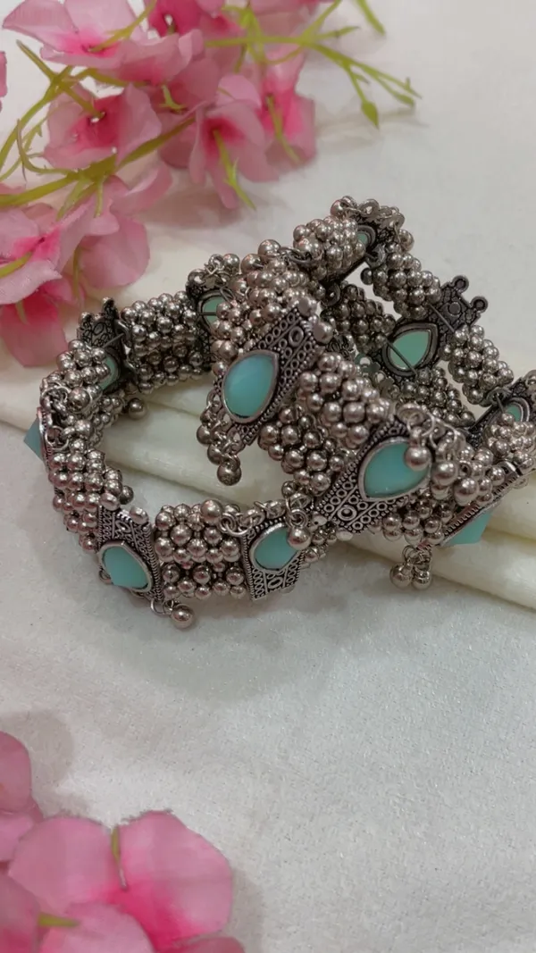 Silver-Tone_Oxidized_Turquoise_Bracelet_for_Women