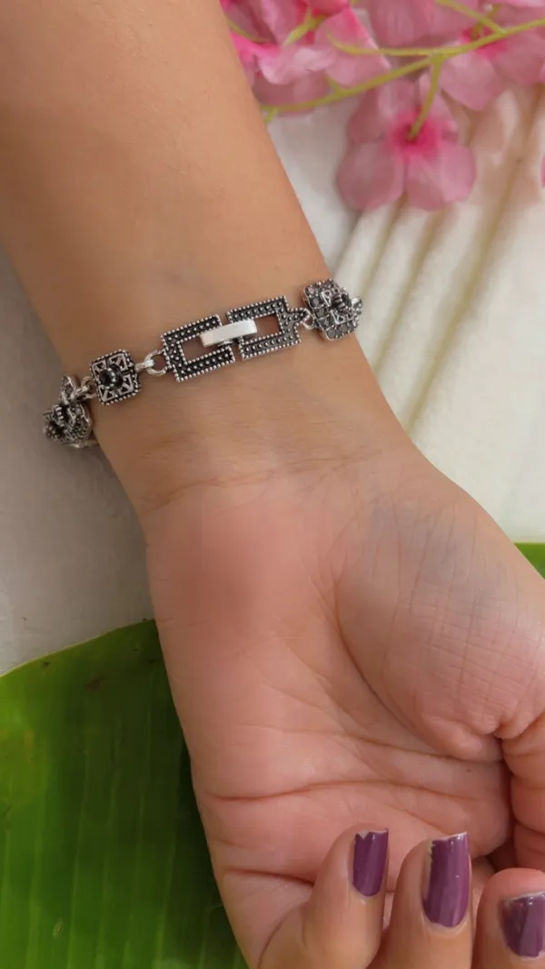 Black_Oxidized_Finish_Square_Motif_Link_Bracelet